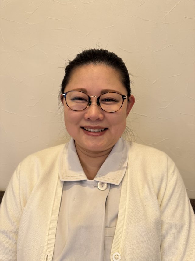 受付　小嶋仁美